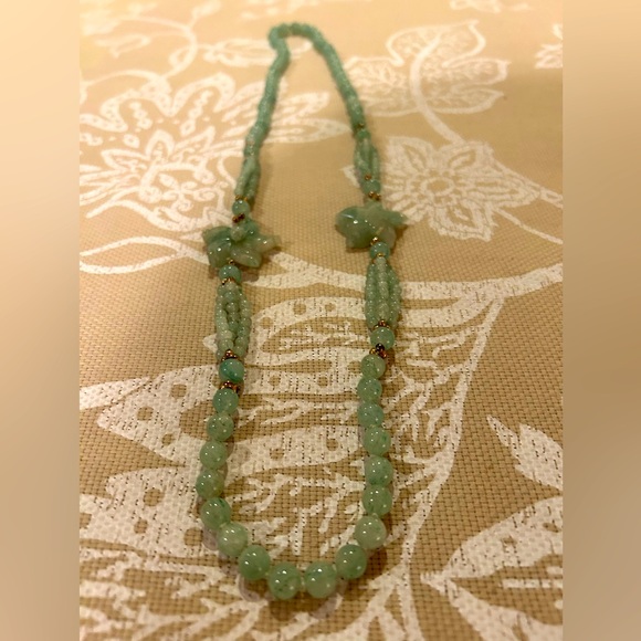 Beautiful Vintage Carved Jade and Gold Necklace - Picture 3 of 4